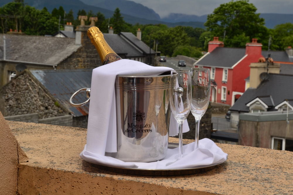 Fairhill House Hotel Clonbur Buitenkant foto